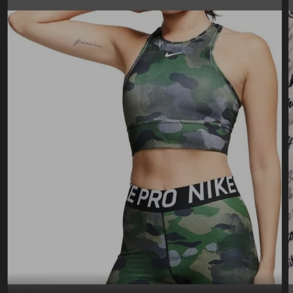 NIKE PRO: Sports Bra and Tights - Picture 1 of 6